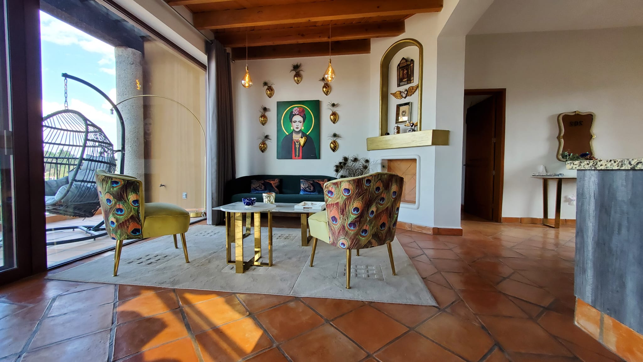 golden-frida-apartment-livingroom