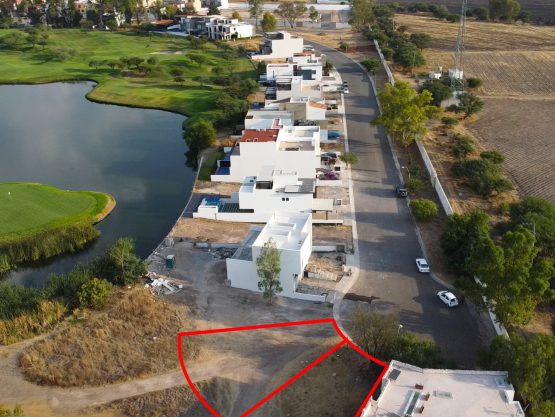 Lote 2 Frente Campo de Golf Zirándaro-L41